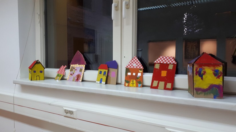 Likovna razgraonica - Kućice od kartona