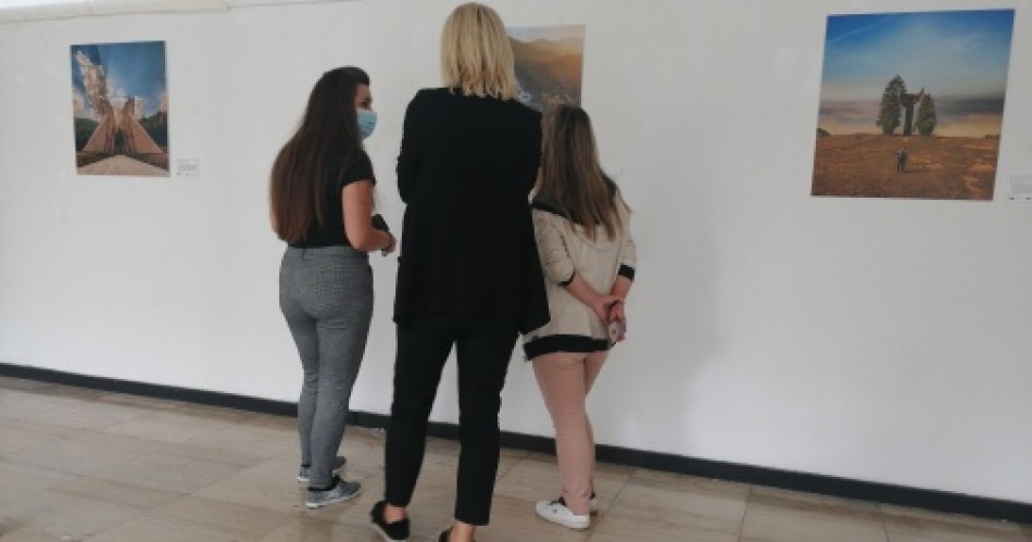 2 - Exhibition "Blue Train" dedicated to monuments of Second World War