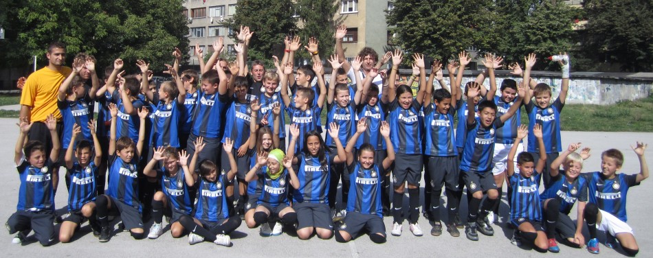 6 - INTER CAMPUS - a small school of recreational football