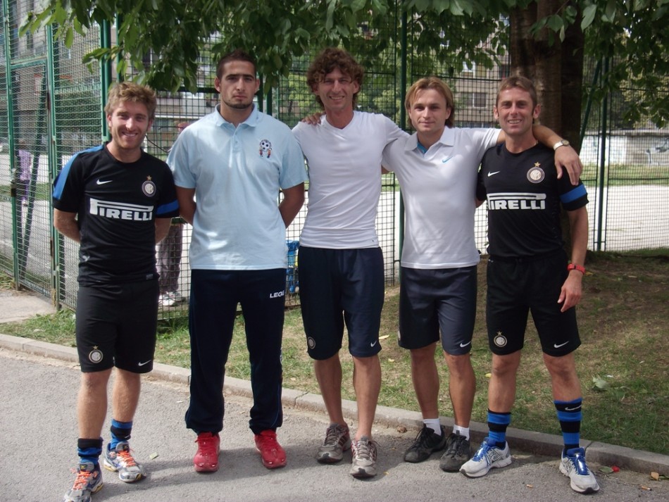 8 - INTER CAMPUS - a small school of recreational football