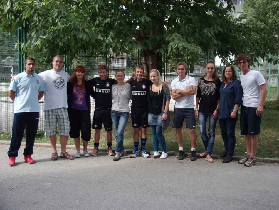 9 - INTER CAMPUS - a small school of recreational football