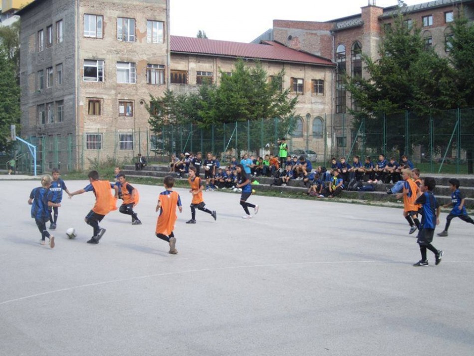 28 - INTER CAMPUS - a small school of recreational football
