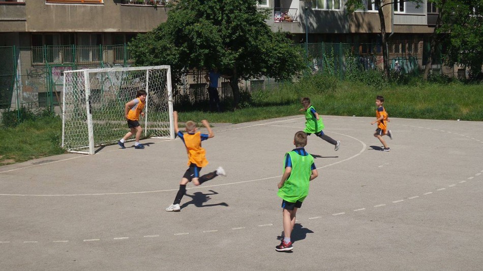 26 - INTER CAMPUS - a small school of recreational football