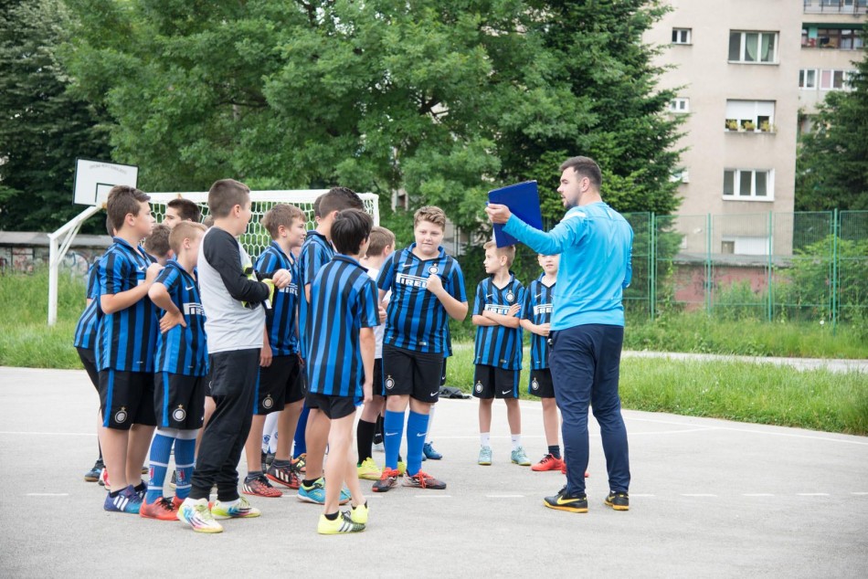 35 - INTER CAMPUS - a small school of recreational football