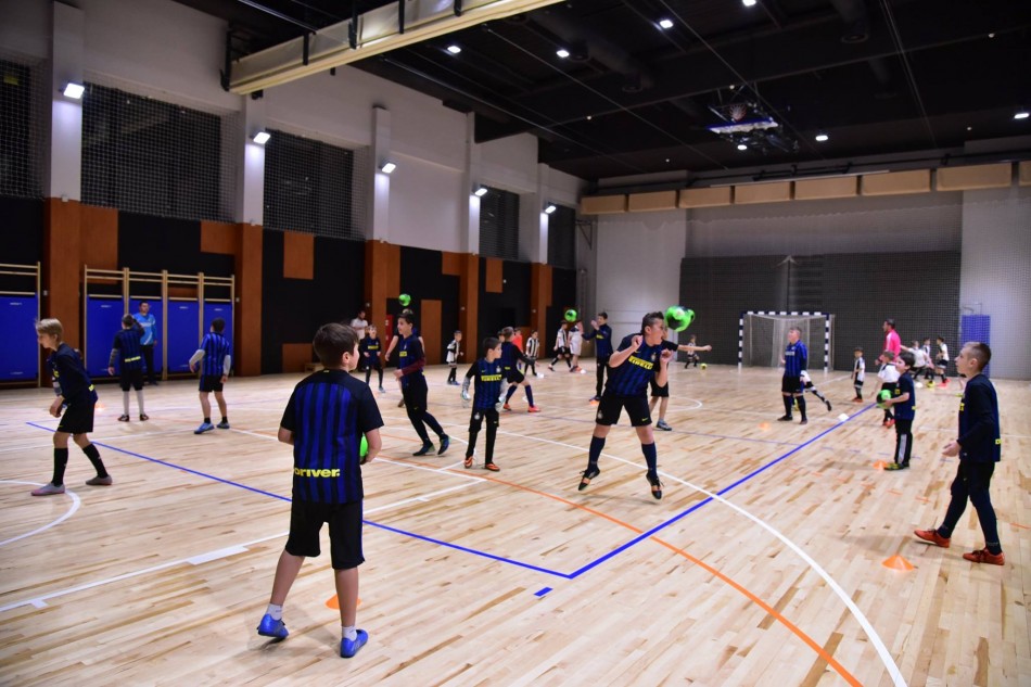 11 - INTER CAMPUS - a small school of recreational football